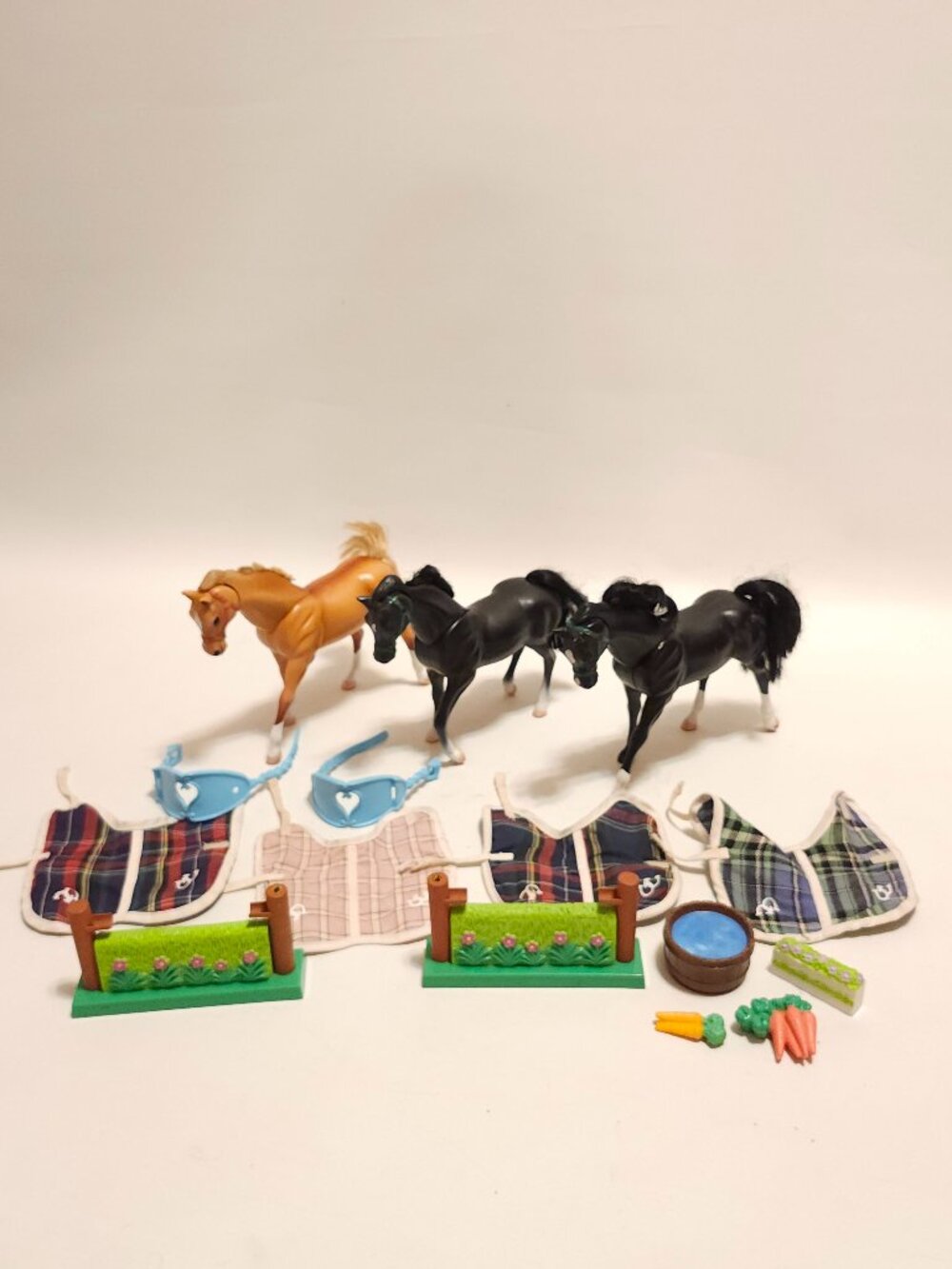 Grand Champions Horse Lot of 15 pieces Cut Mane and Tail